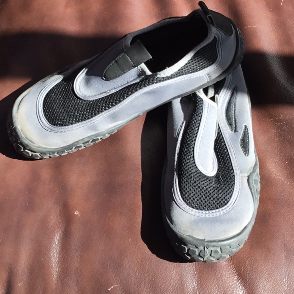 Sand-n-Sun black & gray water shoes, size 7* (9M)